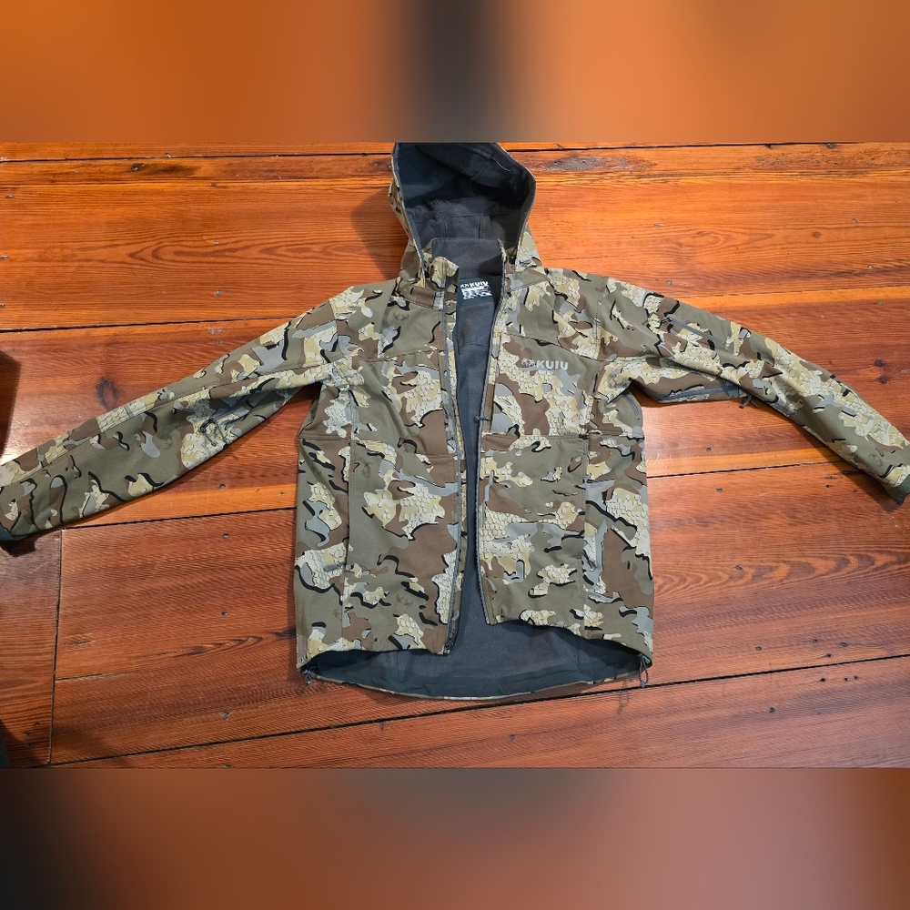 KUIU Men's Guide PRO Camouflage Hooded Outdoor Jacket